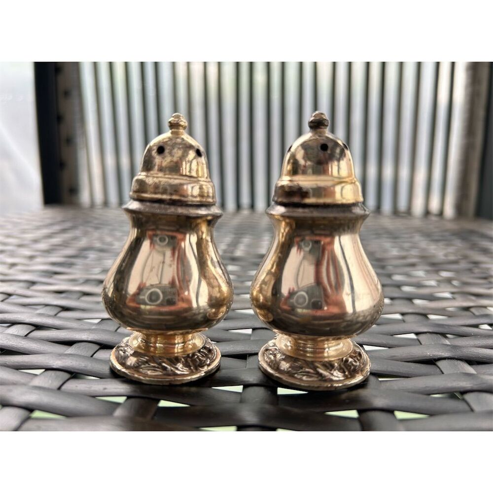 Vintage Oneida Ltd Silver Plate Salt & Pepper Shakers
